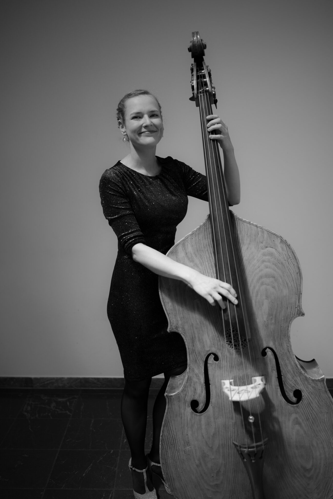 Kontrabass auf einer Hochzeit für entspannte Stimmung. myweddingband.de sorgt für eine volle Tanzfläche auf jeder Hochzeit.